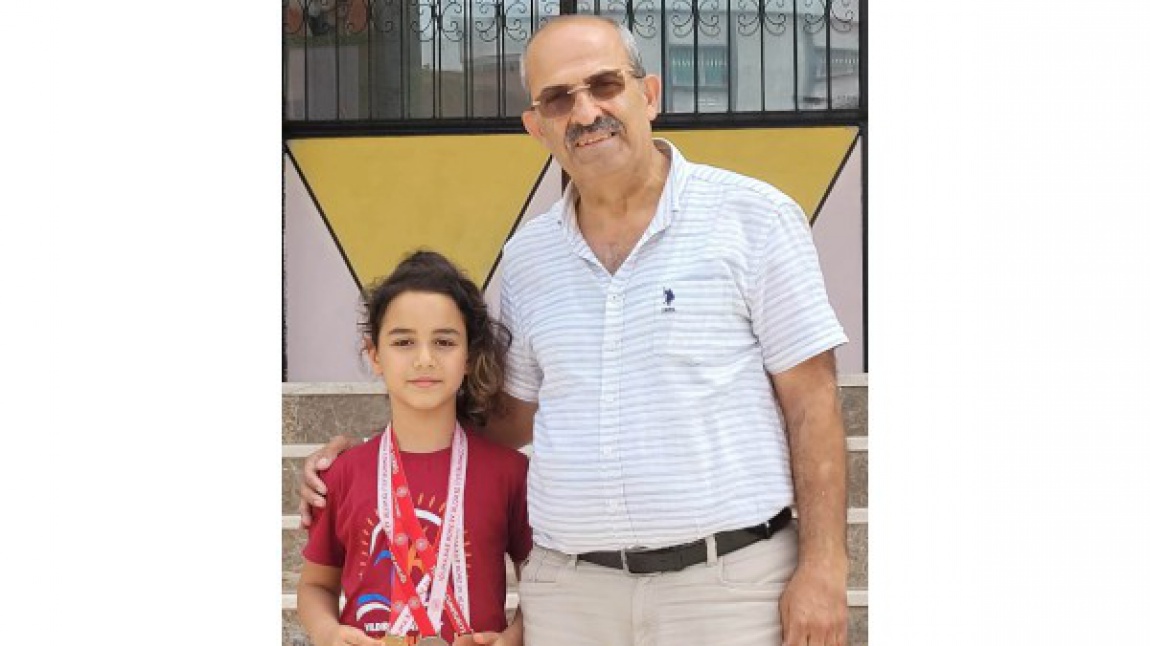 Öğrencimiz İpek Filazi Yüzme Şampiyonu oldu !
